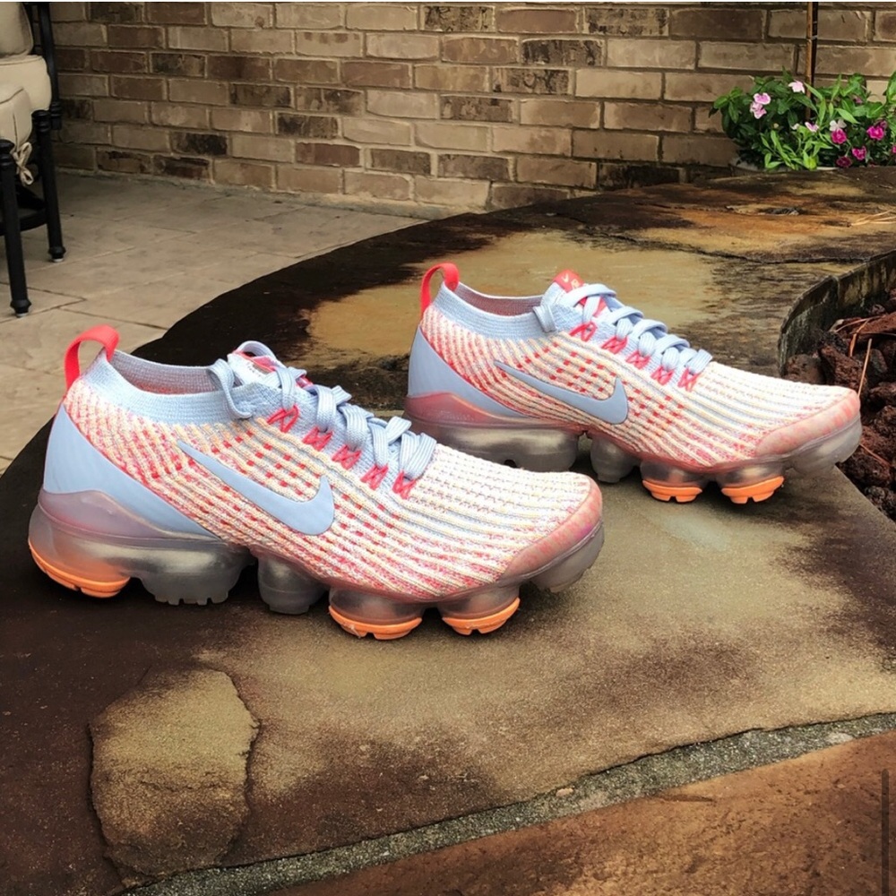 Nike Air Vapormax flyknit 3/ youth girls size 6